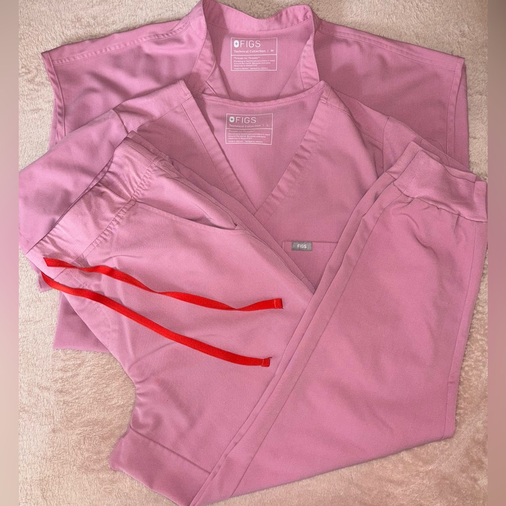 Figs Chalk Pink Catarina top L, Rafaela top M, Zamora Joggers XL